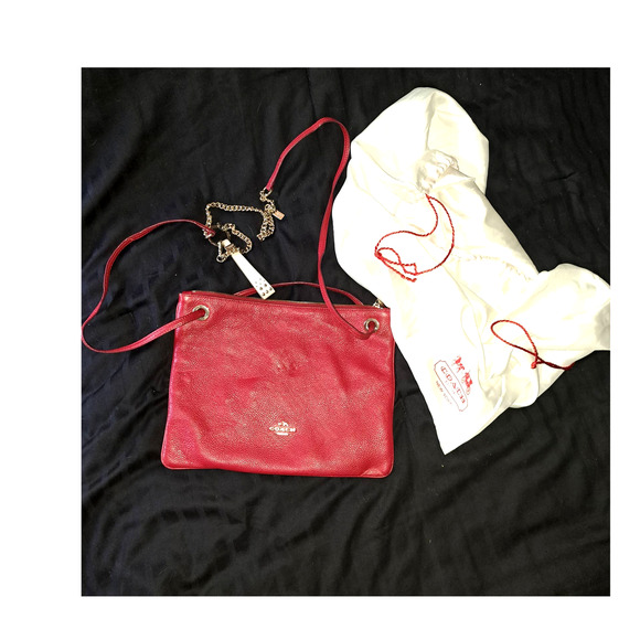 DELICIOUS Red Coach - unique and FABULOUS! Gold Chain strap - Picture 1 of 7